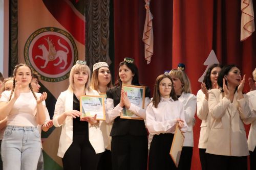 В Нурлате прошел отборочный тур межрегиональной татарской лиги КВН «Әйдә, ШаяРТ»