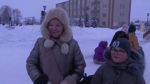 Алевтина Захарова пришла на рождественские гуляния на площадь