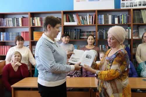 Книга памяти и добра: подарок от матери героя библиотеке Вишневой Поляны