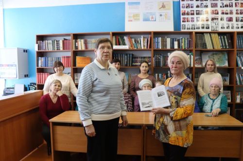 Книга памяти и добра: подарок от матери героя библиотеке Вишневой Поляны