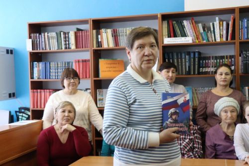 Книга памяти и добра: подарок от матери героя библиотеке Вишневой Поляны