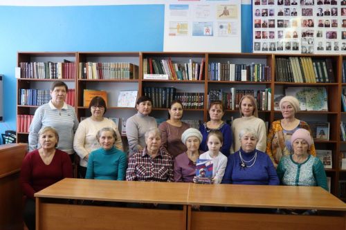 Книга памяти и добра: подарок от матери героя библиотеке Вишневой Поляны