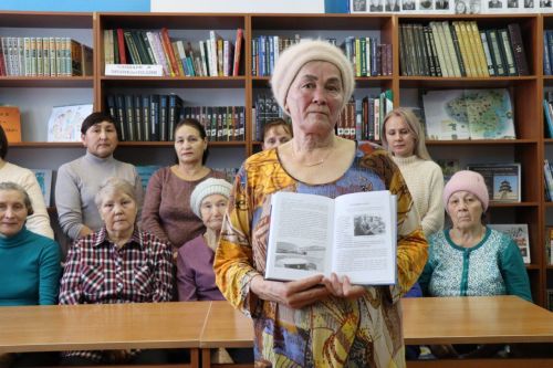 Книга памяти и добра: подарок от матери героя библиотеке Вишневой Поляны
