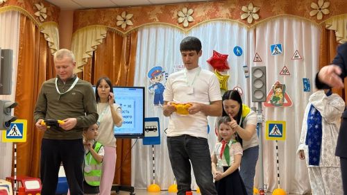 Зимняя дорога не страшна: в нурлатском детском саду «Солнышко» родители и дети учили ПДД вместе