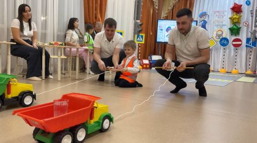 Зимняя дорога не страшна: в нурлатском детском саду «Солнышко» родители и дети учили ПДД вместе