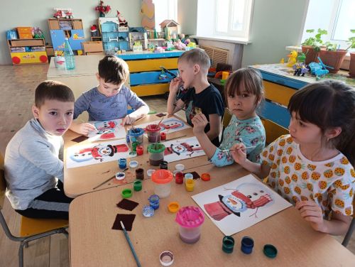 От снежных фигур к бумажным: в Нурлате детей научили рисовать снеговиков