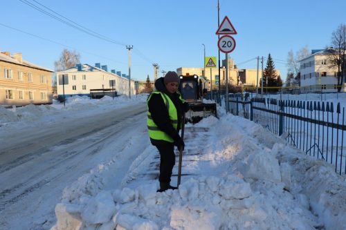 Работники управляющей компании «ЖКХ» с начала снежного сезона с улиц Нурлата вывезли 4 тыс. тонн снега