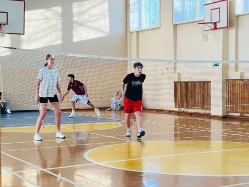 Юные нурлатцы разыграли ракетки: в школе №3 завершились бадминтонные баталии