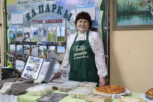 Дамир Ишкинеев во время сходов граждан вручил нурлатцам сертификаты на доильные аппараты