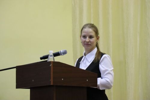 Дамир Ишкинеев во время сходов граждан вручил нурлатцам сертификаты на доильные аппараты