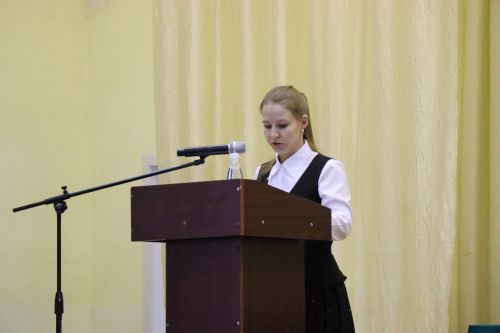 Дамир Ишкинеев во время сходов граждан вручил нурлатцам сертификаты на доильные аппараты