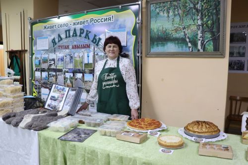 Дамир Ишкинеев во время сходов граждан вручил нурлатцам сертификаты на доильные аппараты