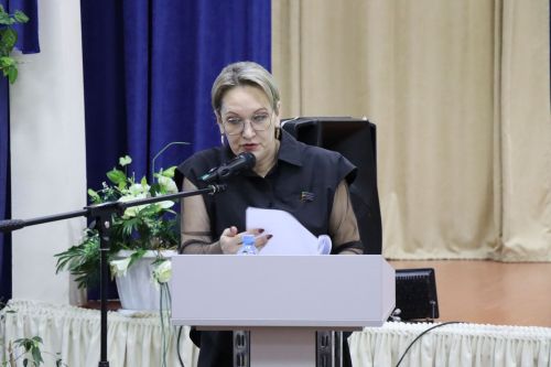 Дамир Ишкинеев во время сходов граждан вручил нурлатцам сертификаты на доильные аппараты