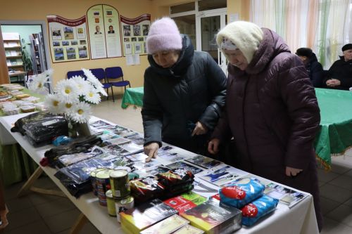 Дамир Ишкинеев во время сходов граждан вручил нурлатцам сертификаты на доильные аппараты