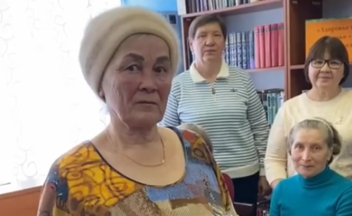 Книга памяти и добра: подарок от матери героя библиотеке Вишневой Поляны.