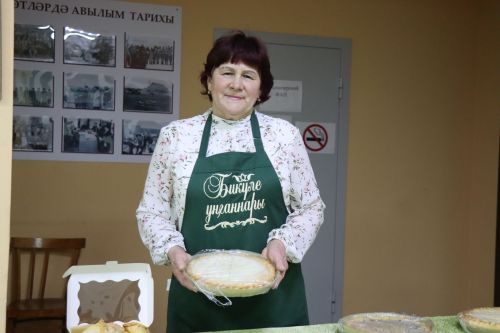 Дамир Ишкинеев во время сходов граждан вручил нурлатцам сертификаты на доильные аппараты