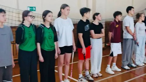 Юные нурлатцы разыграли ракетки: в школе №3 завершились бадминтонные баталии