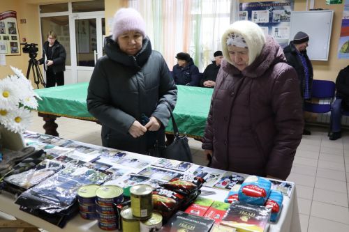 Дамир Ишкинеев во время сходов граждан вручил нурлатцам сертификаты на доильные аппараты