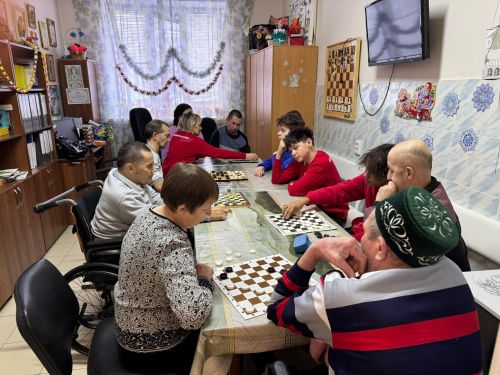 В Нурлате активисты «Движения первых» из школы №2 подарили пожилым людям праздник общения и душевного тепла