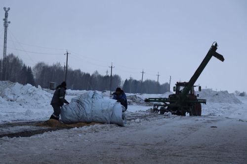 Глава Нурлатского района оценил уникальный опыт «Агрофирмы 15» по хранению сои