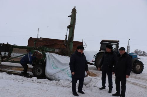 Глава Нурлатского района оценил уникальный опыт «Агрофирмы 15» по хранению сои