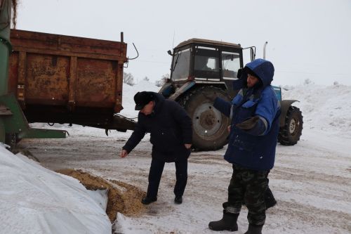 Глава Нурлатского района оценил уникальный опыт «Агрофирмы 15» по хранению сои