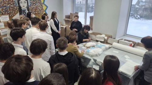 От слов к делу: нурлатские школьники увидели, как шьют помощь для Донбасса