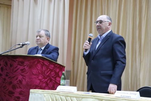 Новое доильное оборудование в помощь семье: на сходе в Кульбаево-Марасе вручили сертификат