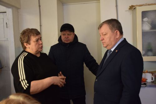 Дамир Ишкинеев ознакомился с работой серебряных волонтёров Нурлатского района