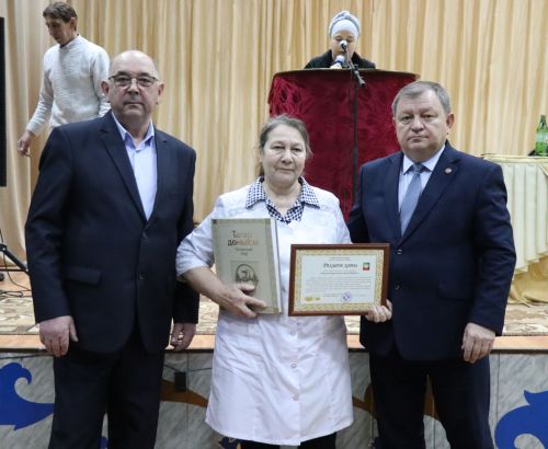 Новое доильное оборудование в помощь семье: на сходе в Кульбаево-Марасе вручили сертификат