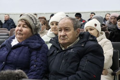 Новое доильное оборудование в помощь семье: на сходе в Кульбаево-Марасе вручили сертификат