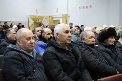 Новое доильное оборудование в помощь семье: на сходе в Кульбаево-Марасе вручили сертификат