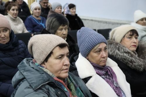 Новое доильное оборудование в помощь семье: на сходе в Кульбаево-Марасе вручили сертификат