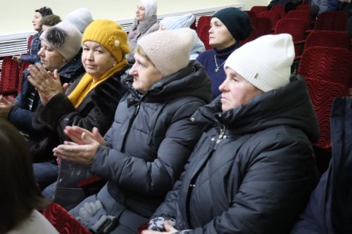 Отремонтированные скверы и новые дороги: чем живет Амзинское сельское поселение