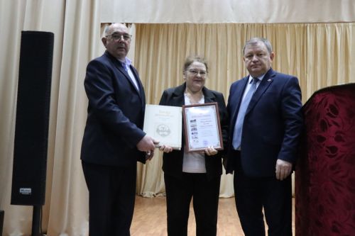 Новое доильное оборудование в помощь семье: на сходе в Кульбаево-Марасе вручили сертификат