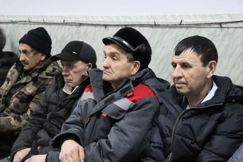Новое доильное оборудование в помощь семье: на сходе в Кульбаево-Марасе вручили сертификат