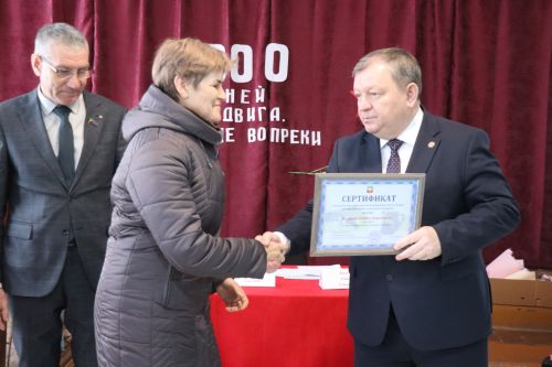 В Староальметьевском сельском поселении подвели итоги работы и вручили сертификаты на доильные аппараты