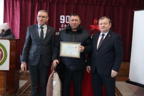 В Староальметьевском сельском поселении подвели итоги работы и вручили сертификаты на доильные аппараты
