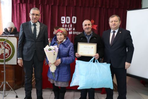 В Староальметьевском сельском поселении подвели итоги работы и вручили сертификаты на доильные аппараты