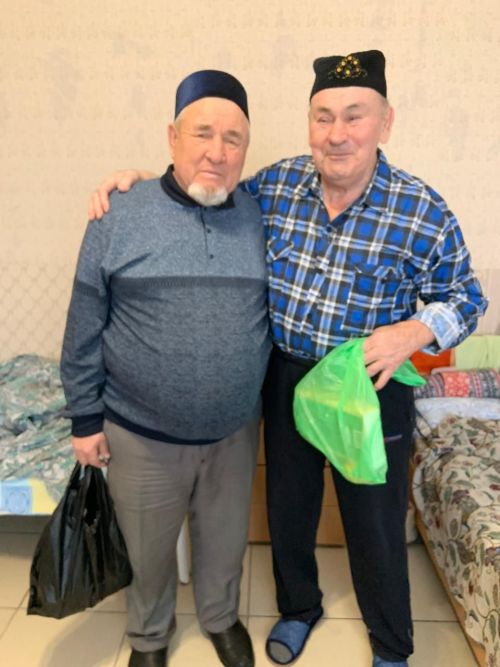 Новогоднее тепло для земляков: руководство Новоиглайкинского поселения навестило подопечных Нурлатского дома-интерната