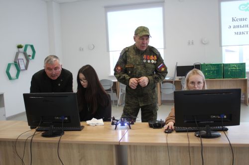 «Это дальновидно и крайне важно»: Ветеран СВО высоко оценил курсы операторов БПЛА для школьников в Нурлате