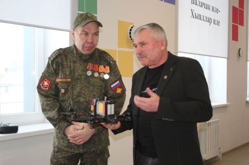 «Это дальновидно и крайне важно»: Ветеран СВО высоко оценил курсы операторов БПЛА для школьников в Нурлате