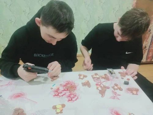 Волонтеры из Вишневой Поляны отправили бойцам 5000 пакетиков чая «Чай солдата»