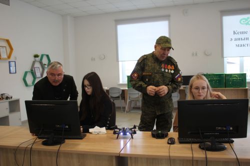 «Это дальновидно и крайне важно»: Ветеран СВО высоко оценил курсы операторов БПЛА для школьников в Нурлате