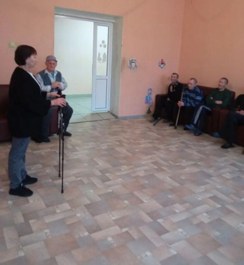 В Нурлатском доме-интернате прошло занятие по скандинавской ходьбе