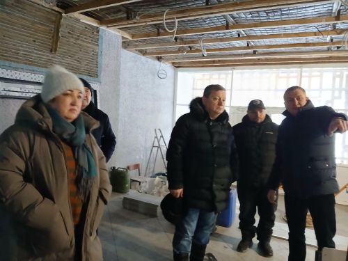 Глава Нурлатского района Дамир Ишкинеев проверил ход капитального ремонта в городской школе №9