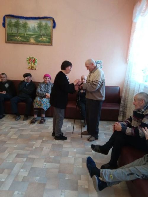 В Нурлатском доме-интернате прошло занятие по скандинавской ходьбе