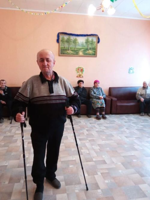 В Нурлатском доме-интернате прошло занятие по скандинавской ходьбе