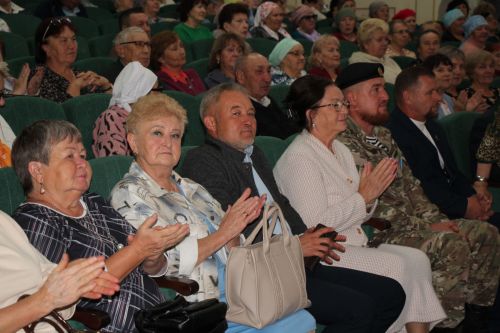 В Нурлате прошел праздничный концерт к Международному дню пожилых людей