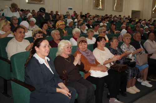 В Нурлате прошел праздничный концерт к Международному дню пожилых людей